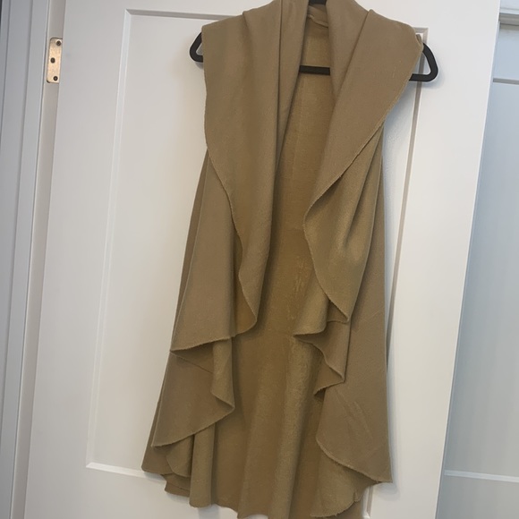 Vest/Cape - Picture 4 of 5